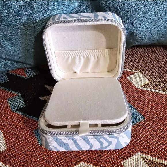 Milly Jewelry Case - Picture 2 of 3